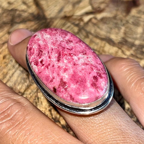Bright Pink Thulite Ring Size 5 - Picture 11 of 15